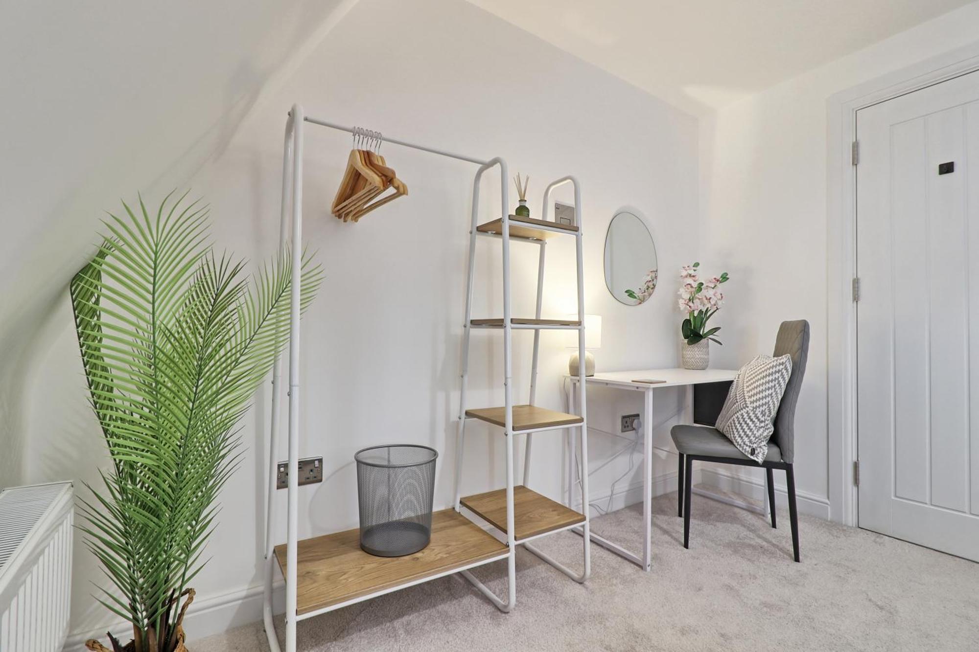 Writtle Massive 4 Bedroom Apartment With Parking In Gorgeous Countryside Location & Short Drive To Chelmsford City Centre Contractors Welcome Esterno foto