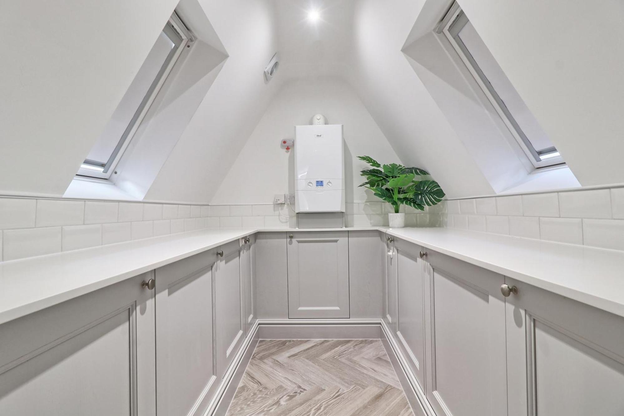 Writtle Massive 4 Bedroom Apartment With Parking In Gorgeous Countryside Location & Short Drive To Chelmsford City Centre Contractors Welcome Esterno foto