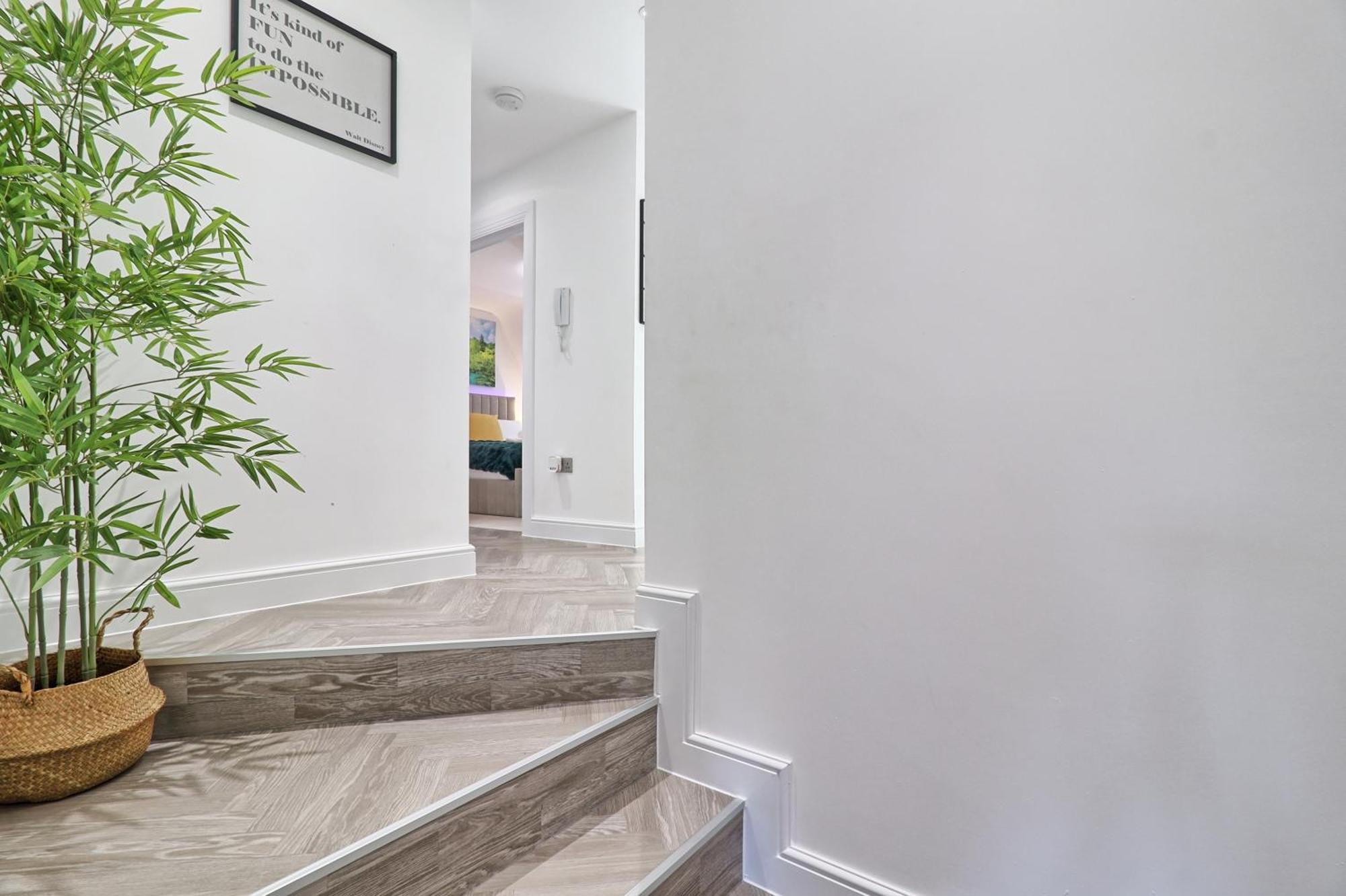 Writtle Massive 4 Bedroom Apartment With Parking In Gorgeous Countryside Location & Short Drive To Chelmsford City Centre Contractors Welcome Esterno foto