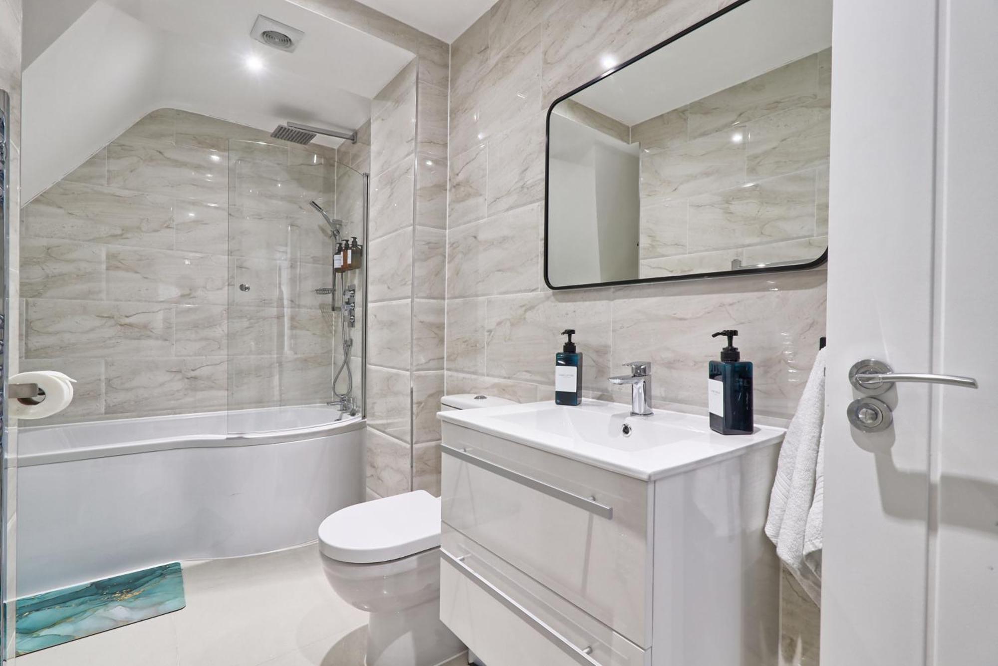 Writtle Massive 4 Bedroom Apartment With Parking In Gorgeous Countryside Location & Short Drive To Chelmsford City Centre Contractors Welcome Esterno foto